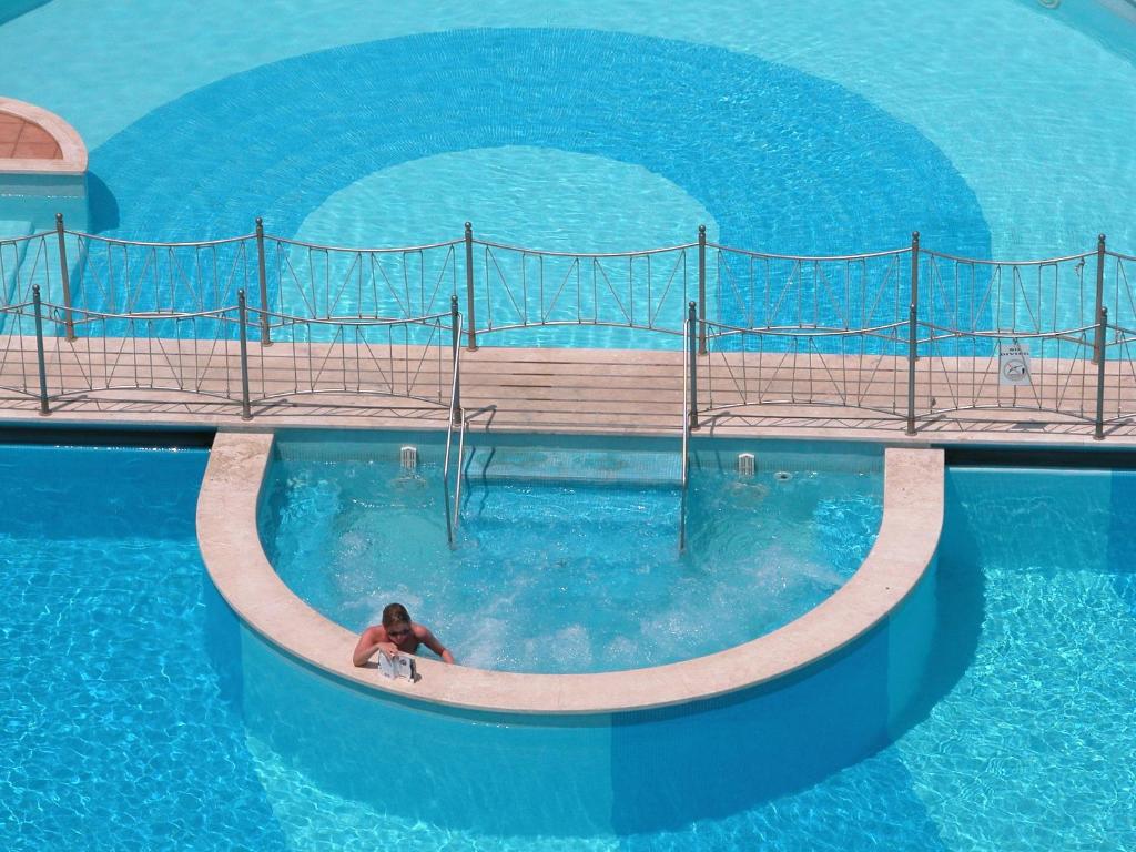 Bazén v ubytování Grand Hotel Vesuvio nebo v jeho okolí