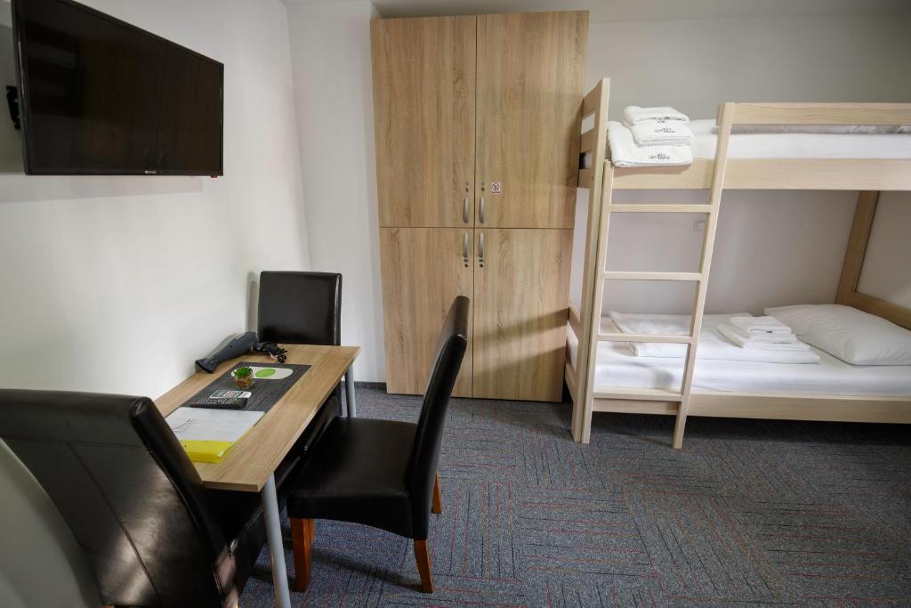 Hostel Mali Pariz - 8