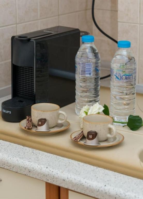 Príslušenstvo na prípravu kávy alebo čaju v ubytovaní Central Studio! Fiber WiFi, AC, Private, Self Check-in!