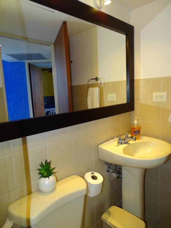 Jaco Beach Condos - Appartement Met Balkon En Uitzicht Op Het Zwembad