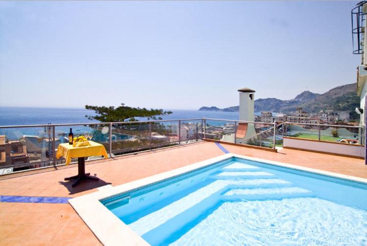 Hotel delle Palme tesisinde veya buraya yakın yüzme havuzu