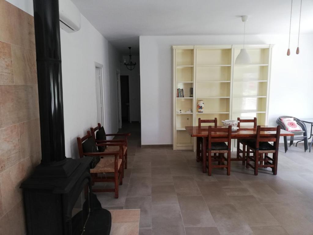 Posezení v ubytování Chalet II con jardín y wifi en la playa