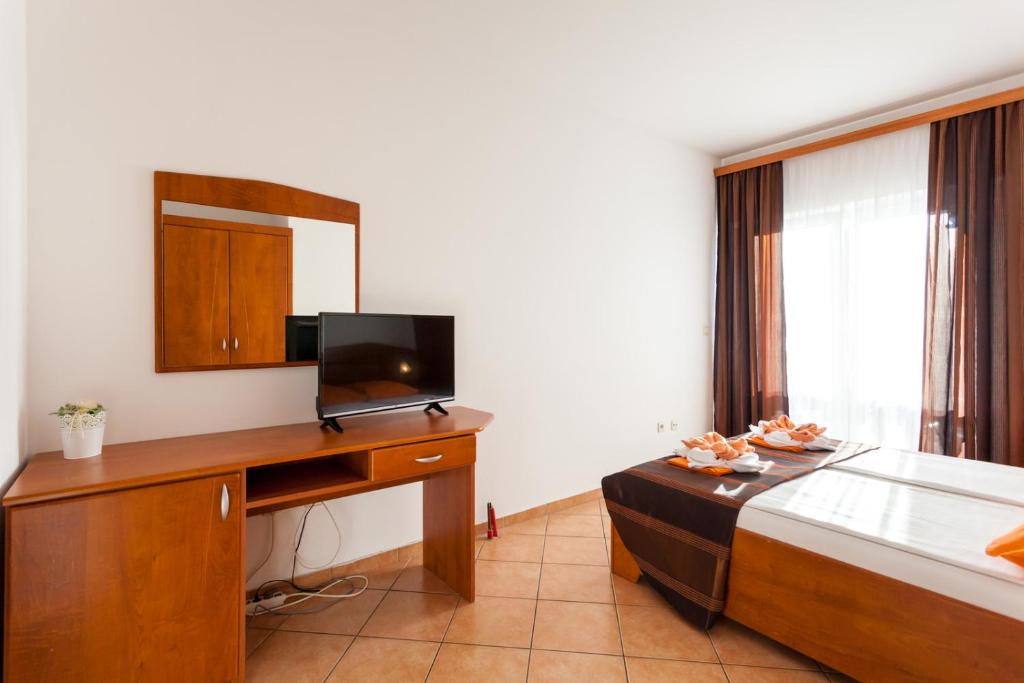 TV a/nebo společenská místnost v ubytování Guesthouse Villa Adria