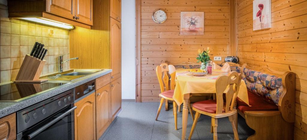 Kuchyňa alebo kuchynka v ubytovaní Haus Annemarie Apartments Kartitsch - Hochpustertal