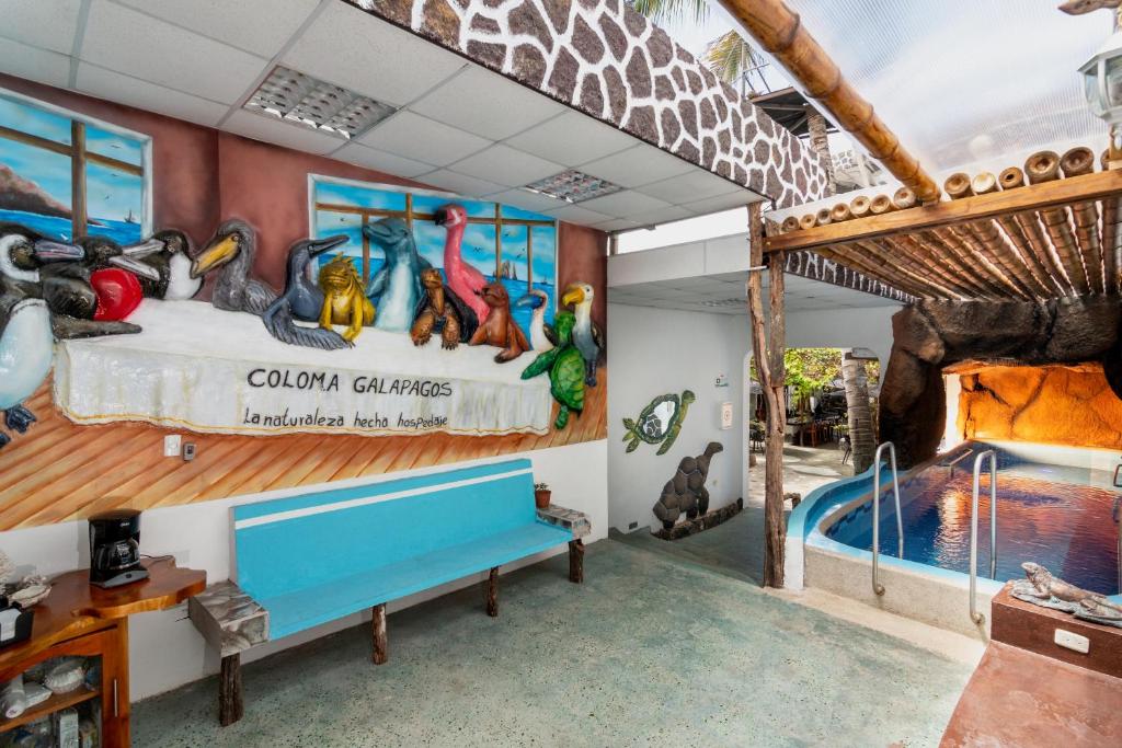 Bazén v ubytování Hotel Coloma Galapagos nebo v jeho okolí