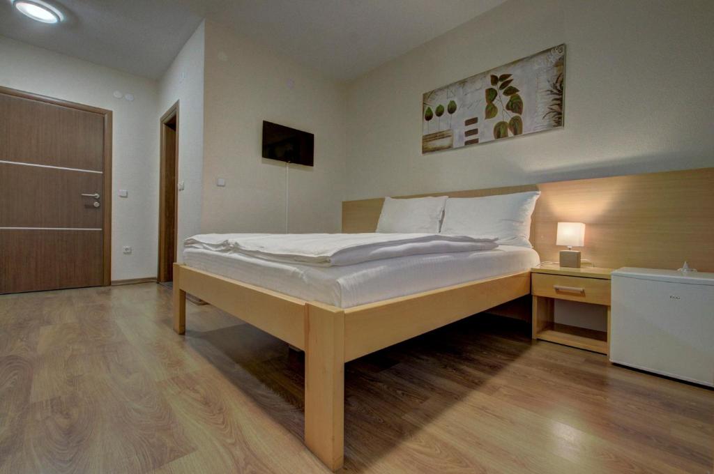 Tihe Noci Motel - 三个房间