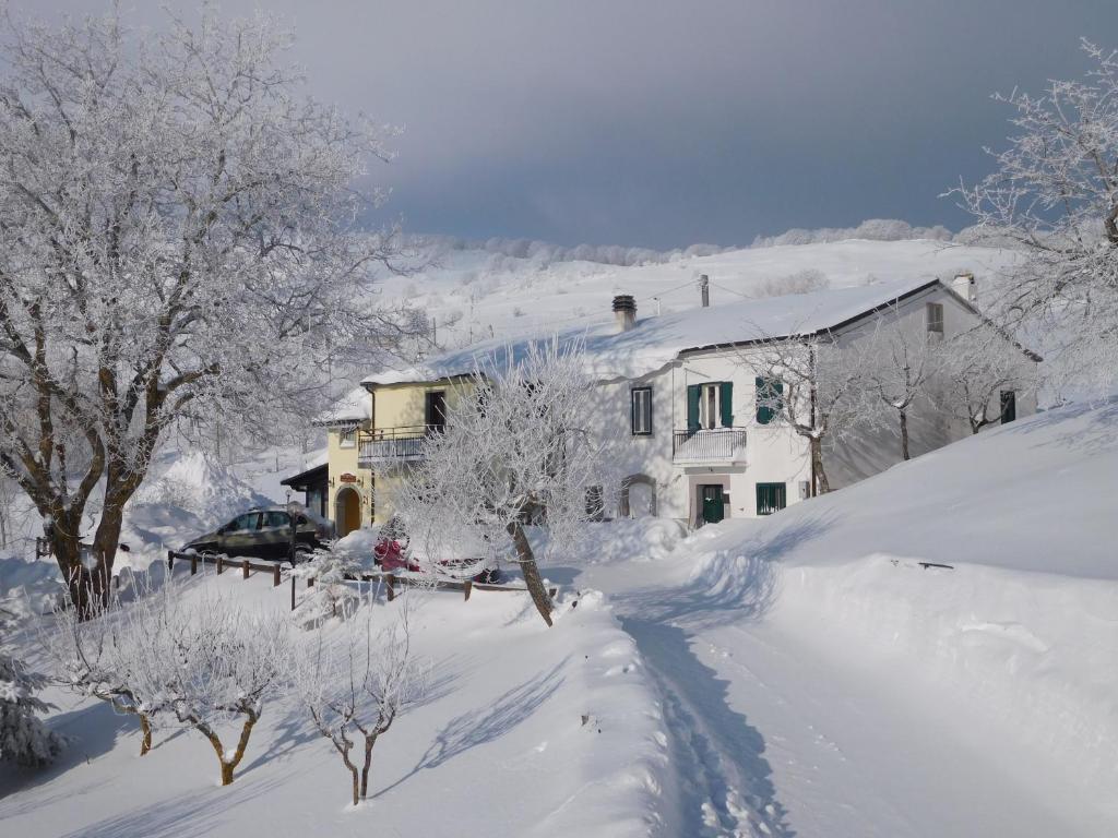 a house covered in snow with a driveway at guado cannavina in Capracotta