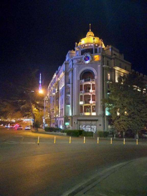 Riverside Baratashvili Apartment