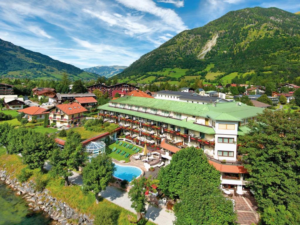 una vista aérea de un complejo en las montañas en Klammers Kärnten, en Bad Hofgastein