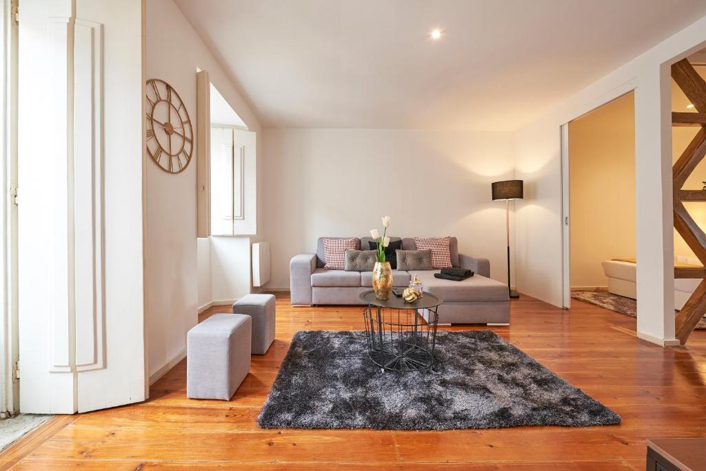 a living room with a couch and a table at Casa Portuguesa Rosa in Lisbon