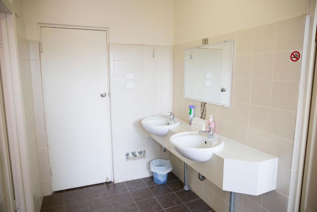 Koupelna v ubytování Royal Hotel Wyong
