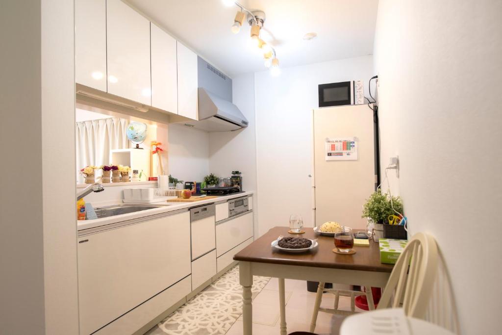 Kuchyň nebo kuchyňský kout v ubytování COCO Shinjuku HOTEL