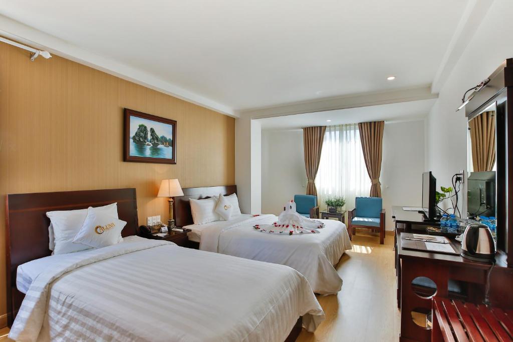 Giường trong phòng chung tại ALUNA Ben Thanh Hotel
