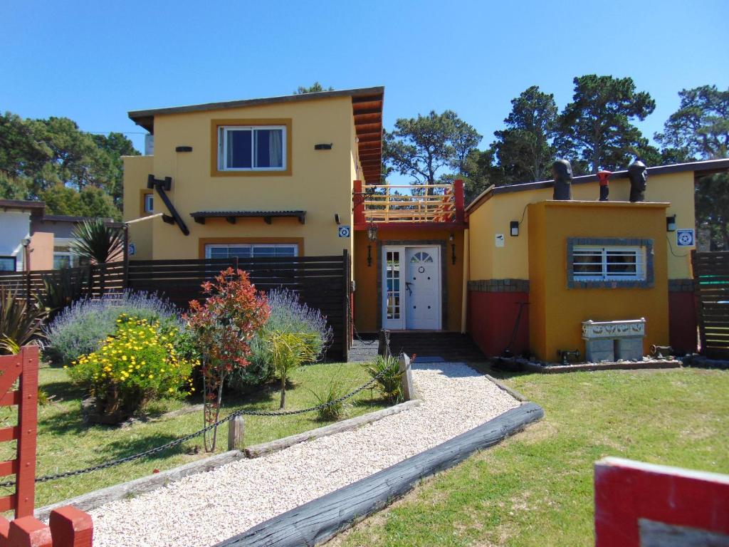 Το κτήριο όπου στεγάζεται  η παραθεριστική κατοικία