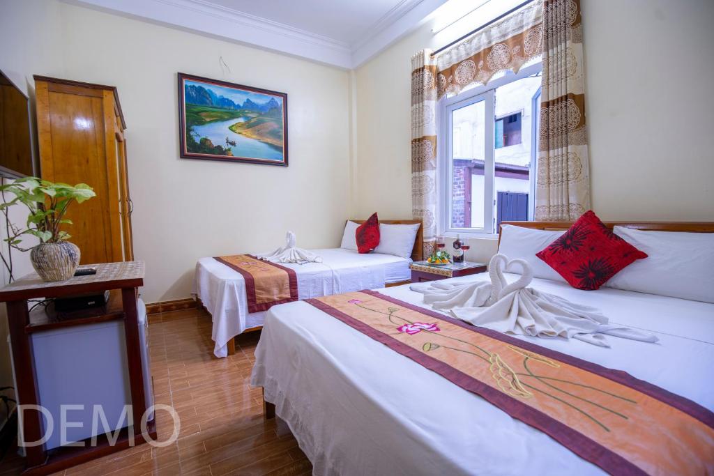 Thien Thanh Hotel tesisinde bir odada yatak veya yataklar