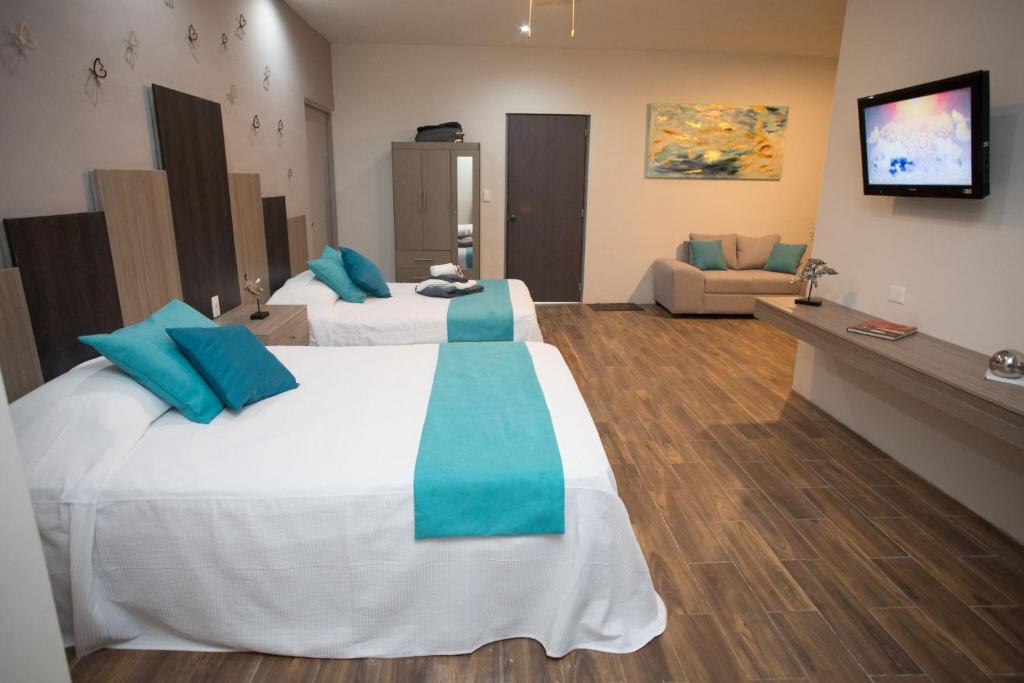Postel nebo postele na pokoji v ubytování Suites and Art