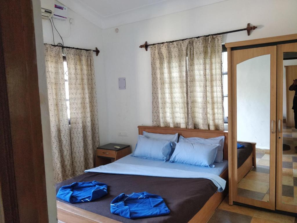 Postel nebo postele na pokoji v ubytování Koito-House calangute guest house