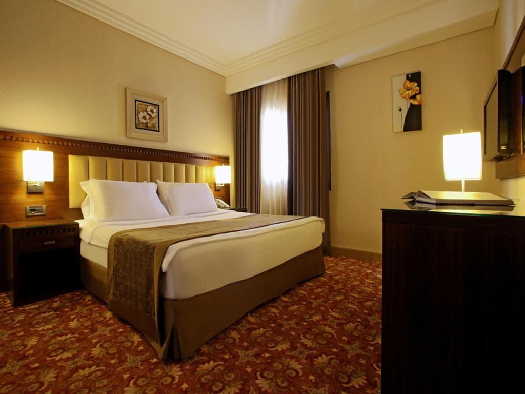 Lancaster Suites Raouche - Two Bed Rooms Family Suite With Balcony