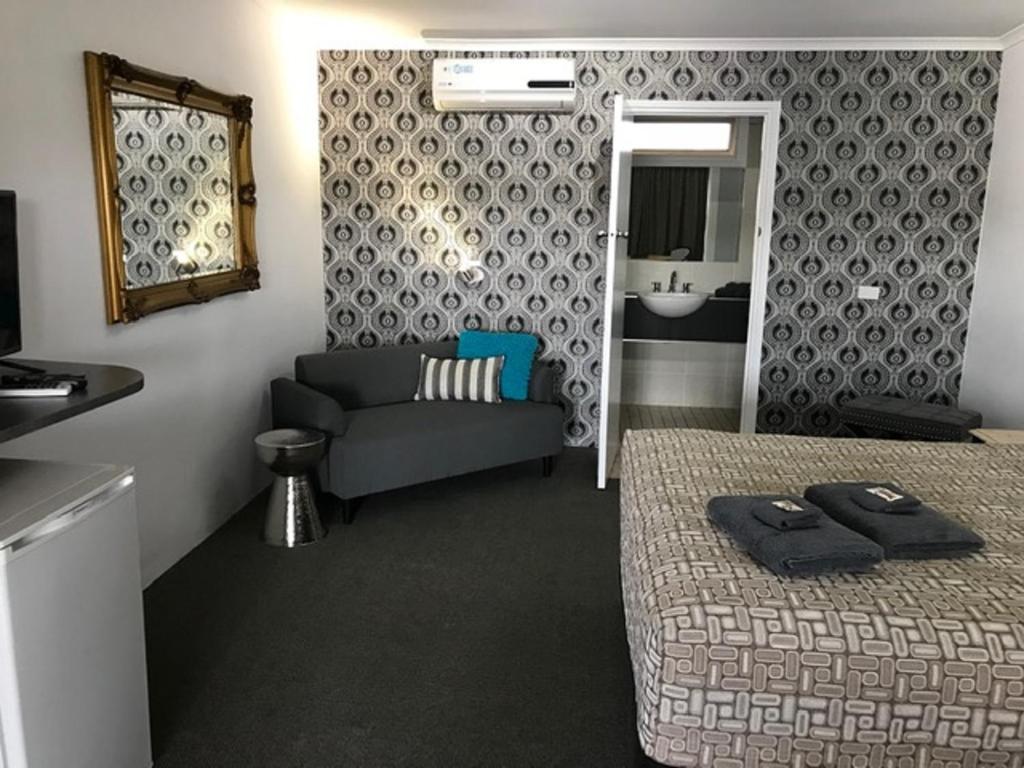 Postel nebo postele na pokoji v ubytování Central Motel Gin Gin