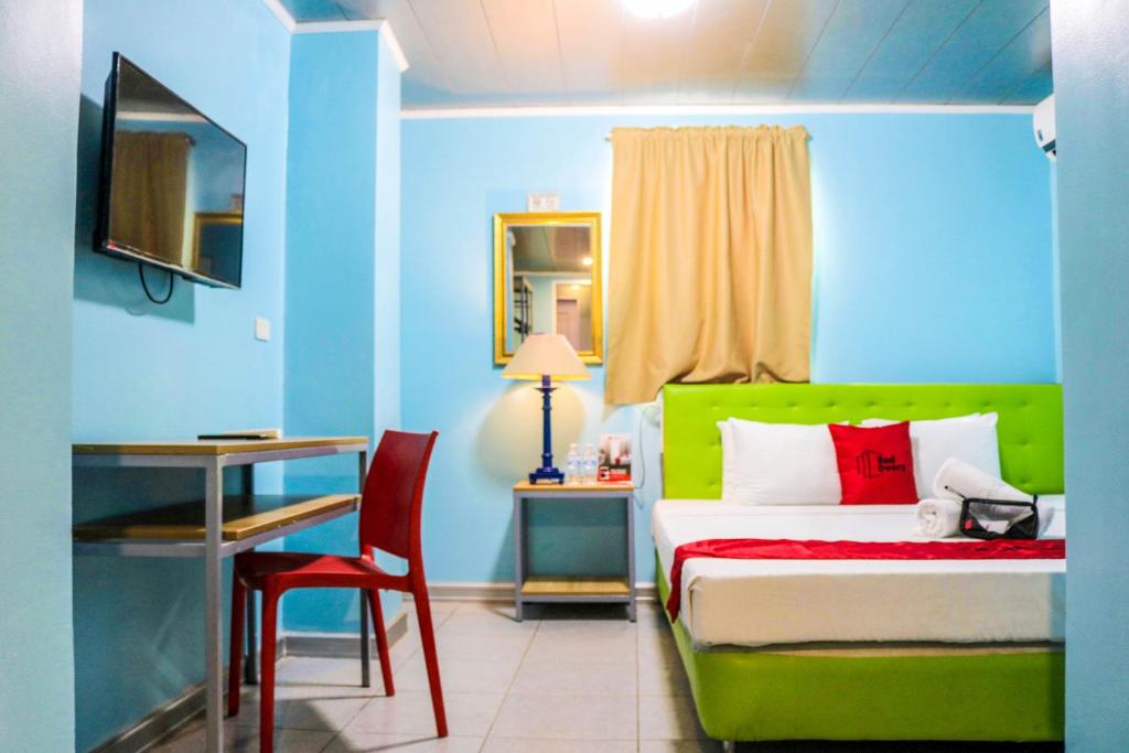 Postel nebo postele na pokoji v ubytování RedDoorz Plus New Era Budget Hotel Mandaue former RedDoorz Plus near UV Mandaue Cebu