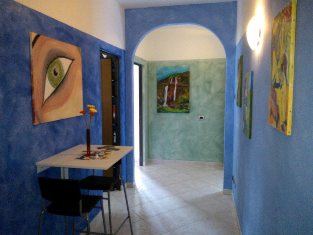Zdjęcie z galerii obiektu AFFITTACAMERE VALCHIAVENNA - Foresteria Lombarda con PARCHEGGIO PRIVATO SUL POSTO! Apprezzata Gestione Familiare dal 2012, Qualità-Prezzo TOP! "Guest-House with PRIVATE PARKING ON SITE! Appreciated Family Management since 2012, Quality-Price TOP!" w mieście Chiavenna
