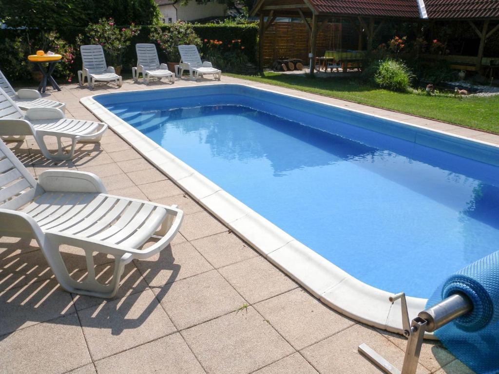 Bazén v ubytování Jankó Apartman nebo v jeho okolí
