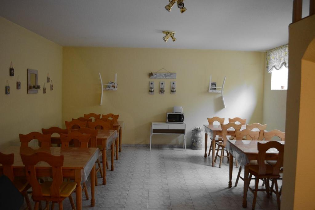 TV a/nebo společenská místnost v ubytování Jankó Apartman