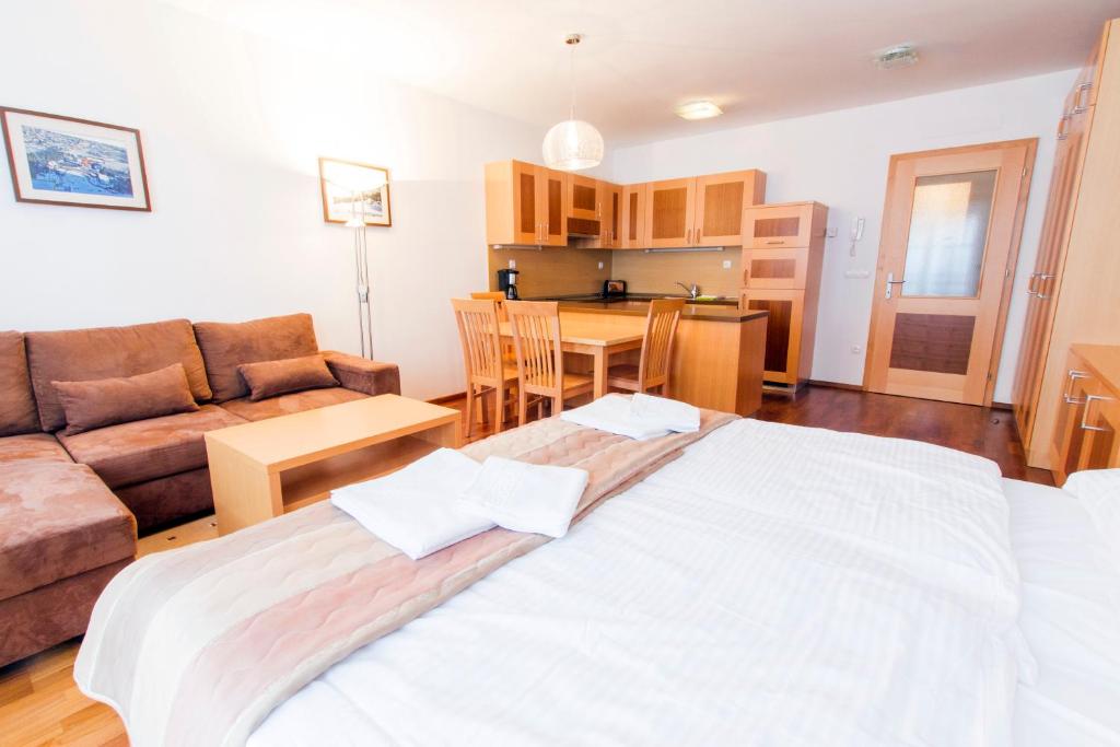 Kuchyň nebo kuchyňský kout v ubytování Luxury Apartments Bolf