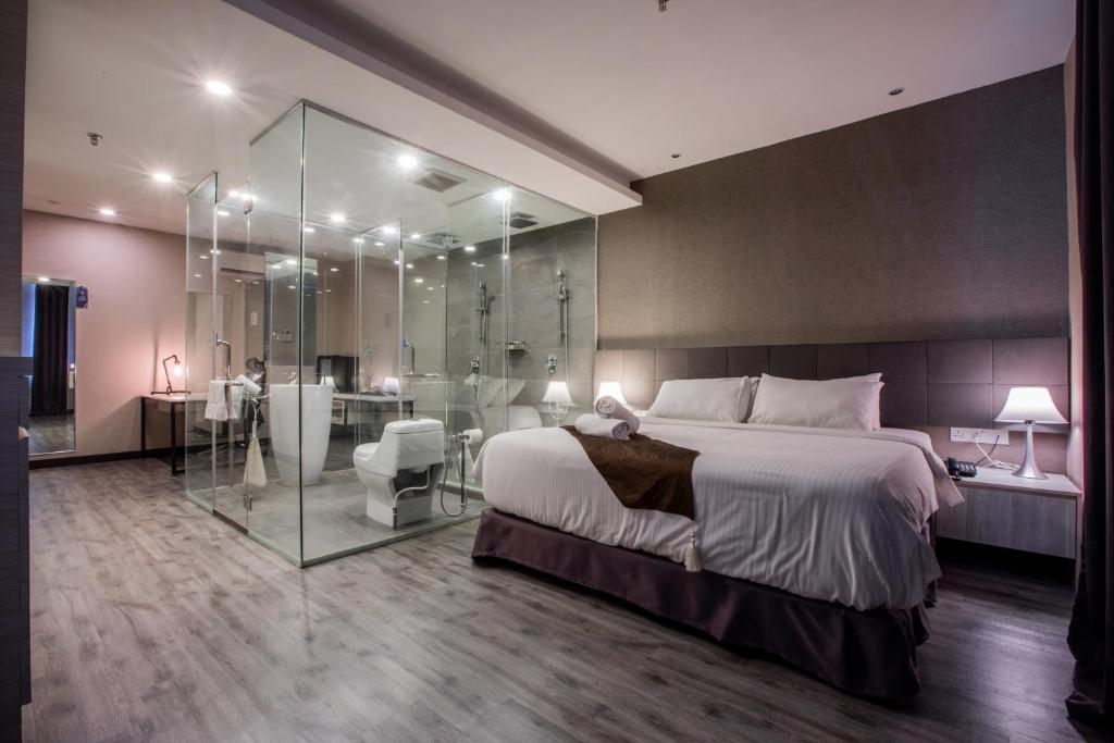 Postel nebo postele na pokoji v ubytování The Leverage Business hotel (Skudai)