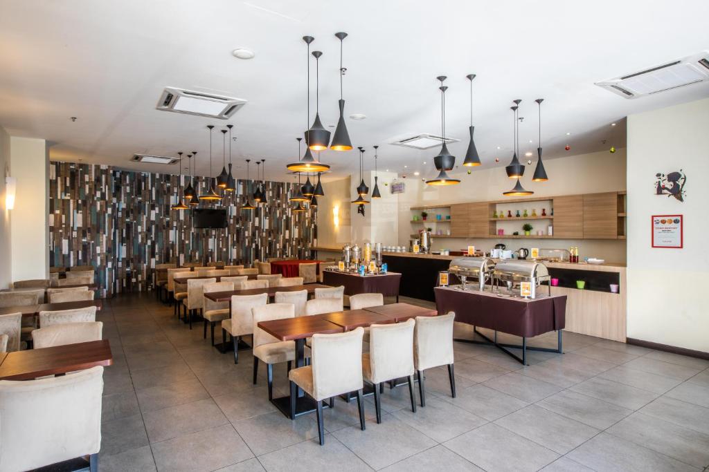 Restaurace v ubytování The Leverage Business hotel (Skudai)