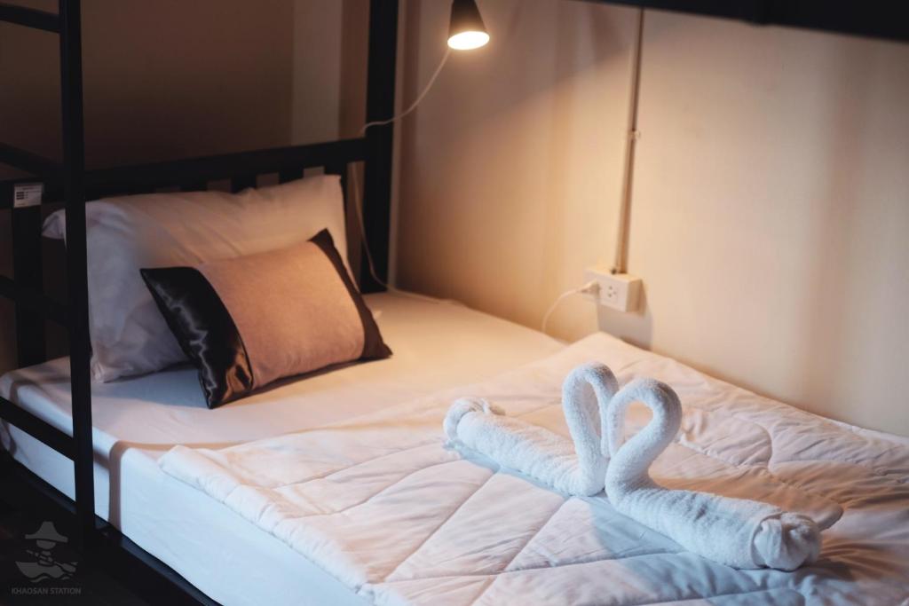 Кровать или кровати в номере Khaosan Station