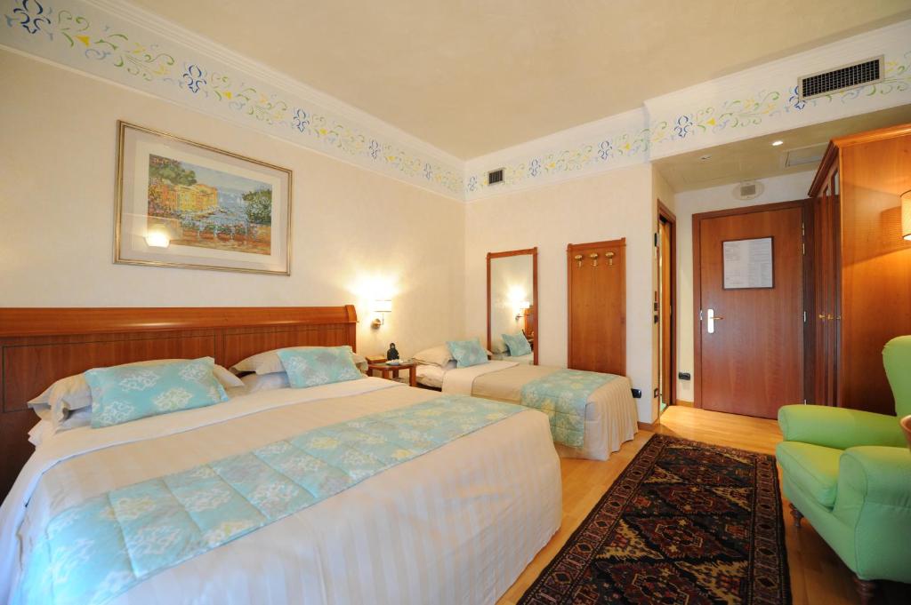 Postel nebo postele na pokoji v ubytování Hotel Firenze