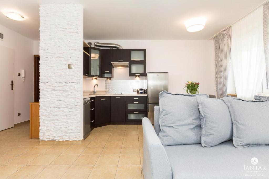 Kuchyňa alebo kuchynka v ubytovaní Jantar Apartamenty- Zielone Tarasy