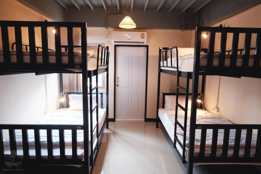 En eller flere senge i et værelse på Khaosan Station