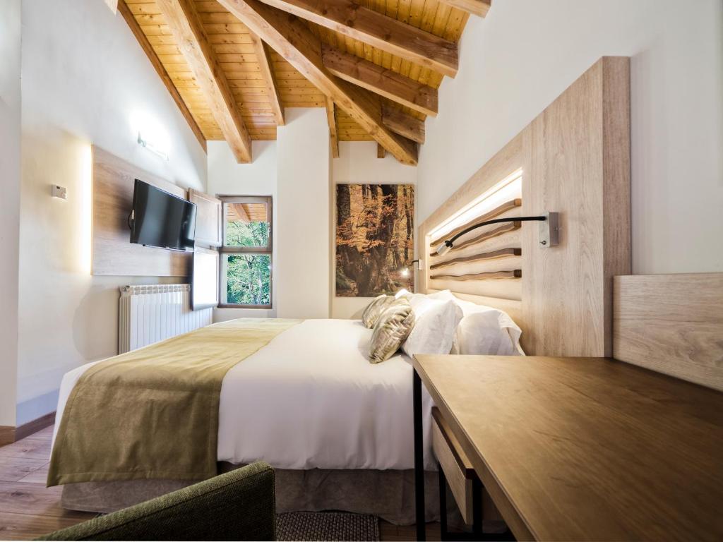 Hotel Rural Las Montañas de Pumar, Besullo – Precios ...