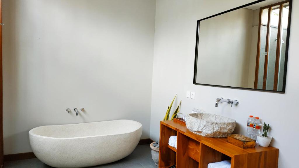 Anggira Villa Ubud - 16