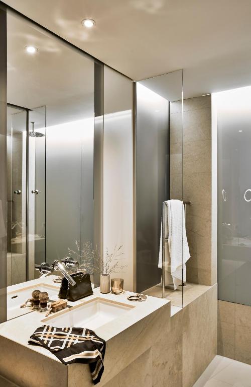 a bathroom with a sink and a mirror at SIDE, Hamburg, a Member of Design Hotels in Hamburg