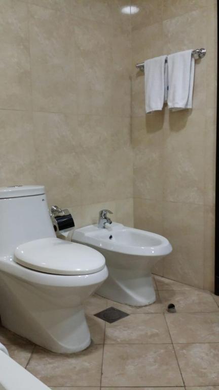 Koupelna v ubytování Gokulam Park Doha