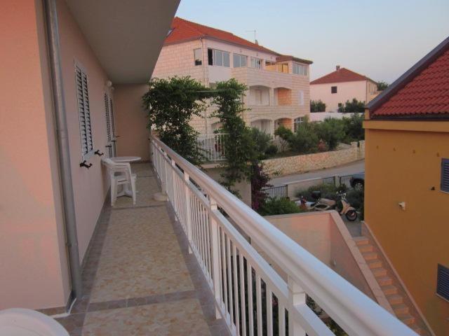 Balkón alebo terasa v ubytovaní Apartment in Hvar town with sea view, terrace, air conditioning, Wi-Fi (3666-4)