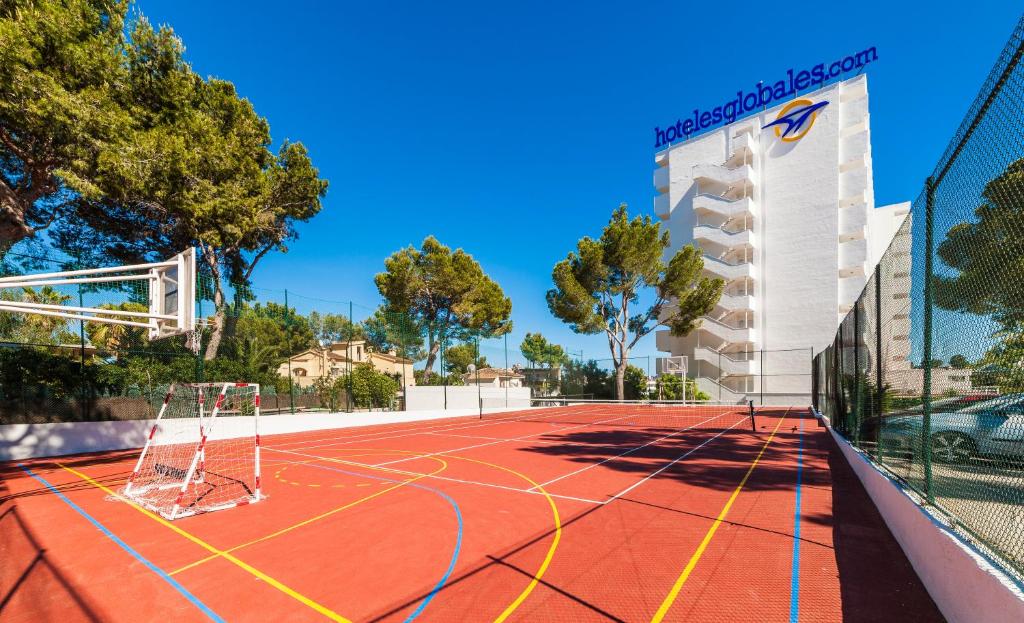 Tenis a/nebo squash v ubytování Globales Mimosa nebo okolí