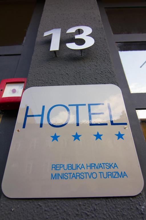 Certifikát, hodnocení, plakát nebo jiný dokument vystavený v ubytování Garden Hotel