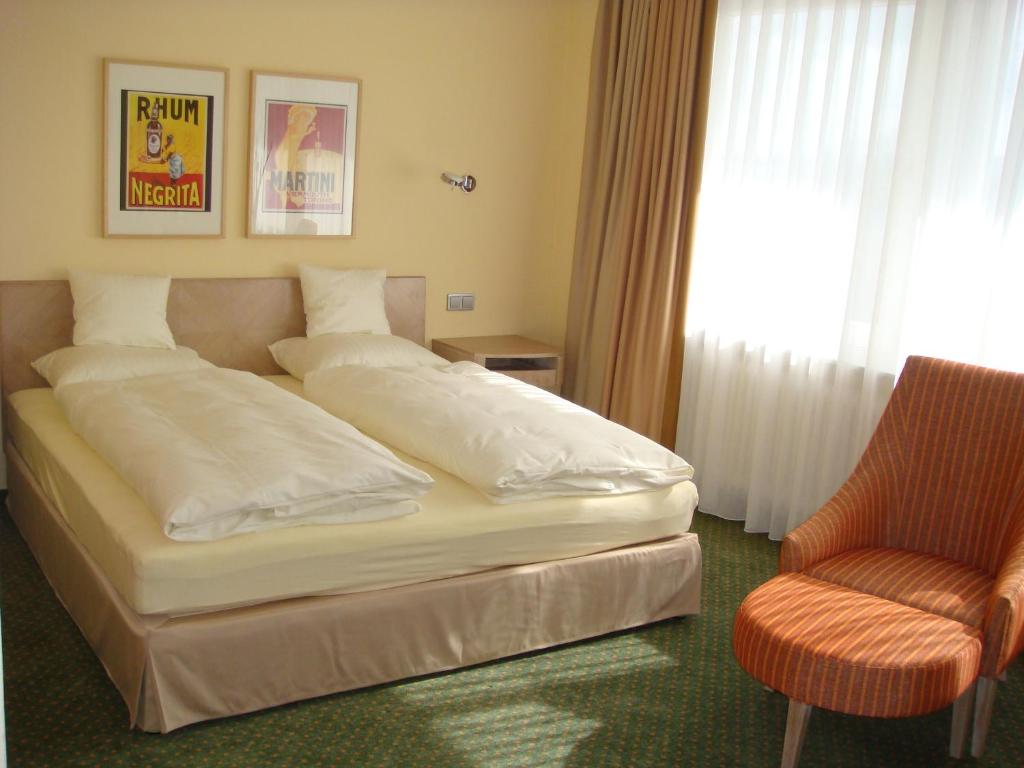 Postel nebo postele na pokoji v ubytování Lindemann Hotel