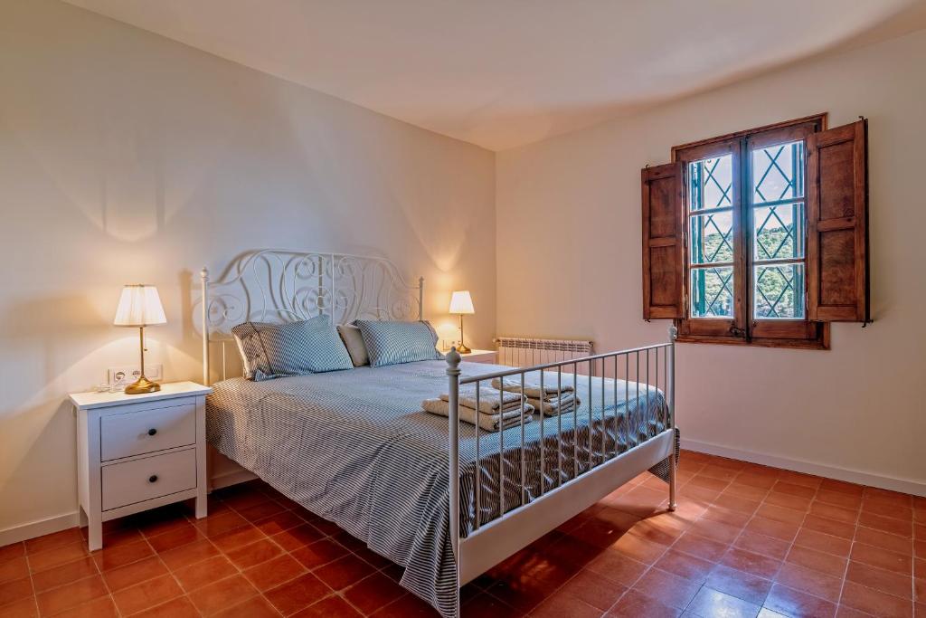 Posteľ alebo postele v izbe v ubytovaní El Portió, tu casa de ensueño junto a la playa.
