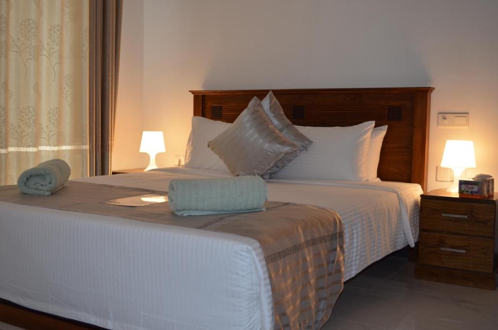 Łóżko lub łóżka w pokoju w obiekcie Beach Mount Apartment (Blue Ocean Apartment)