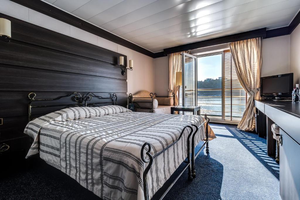 Postel nebo postele na pokoji v ubytování Bakkara Hotel