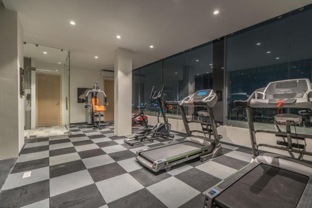 Fitness centrum a/nebo fitness zařízení v ubytování Hotel B plus L