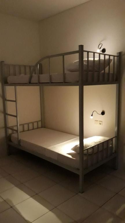 Postel nebo postele na pokoji v ubytování Bujang Lapuk Hostel