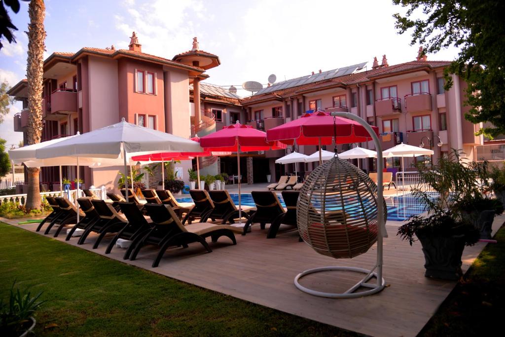 Bazén v ubytování Mendos Garden Exclusive Hotel Fethiye nebo v jeho okolí