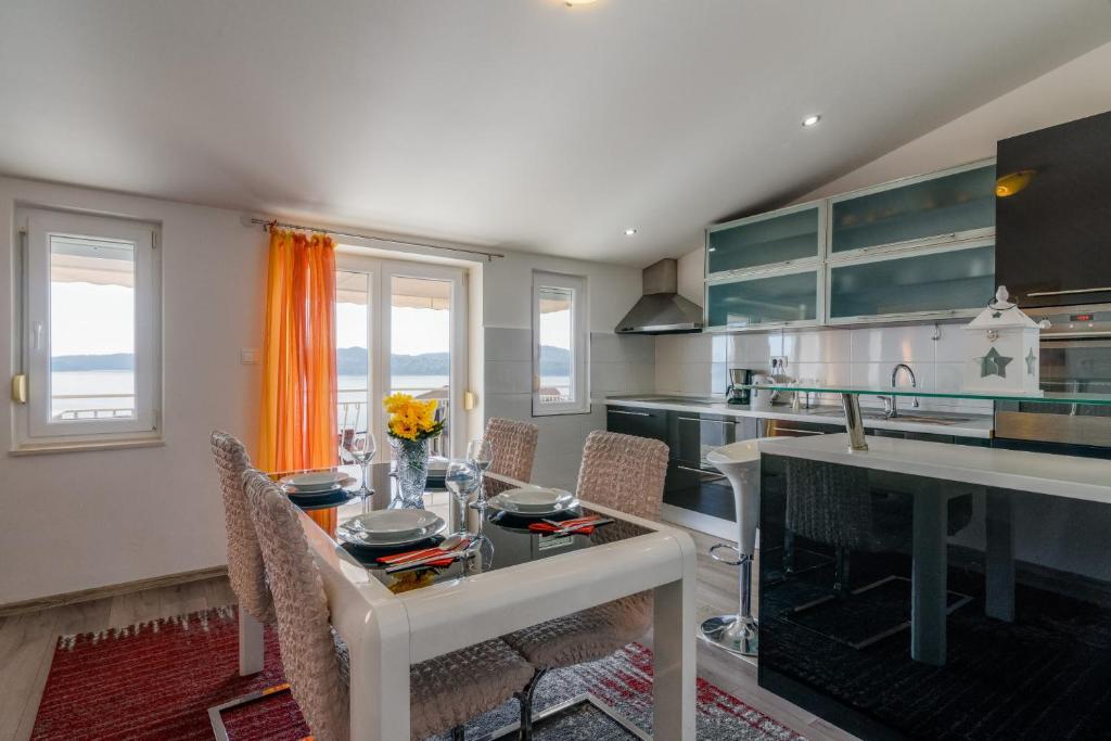 Kuchyň nebo kuchyňský kout v ubytování La Bodega Apartments