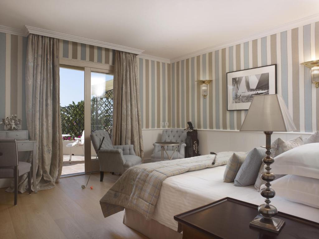 Кровать или кровати в номере Cala del Porto Punta Ala - Preferred Hotels